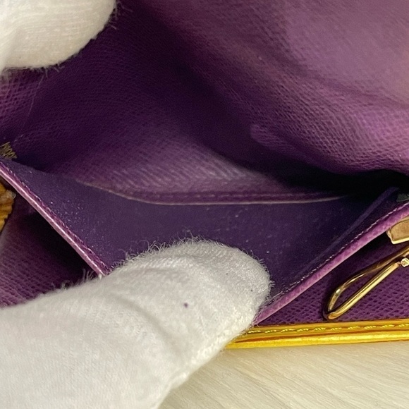 LOUIS VUITTON epi leather 6 key holder in mustard - Picture 12 of 15